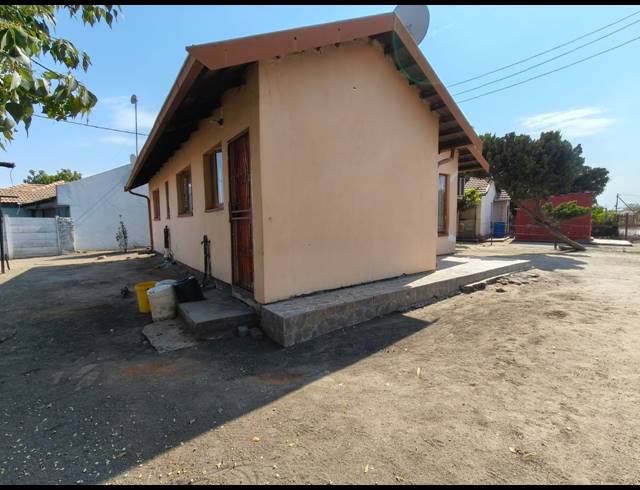 3 BEDROOM HOUSE FOR SALE IN BOITEKONG